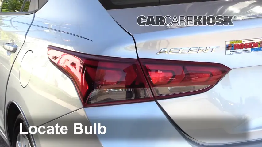 2018 Hyundai Accent SEL 1.6L 4 Cyl. Éclairage Feux de marche arrière (remplacer une ampoule)